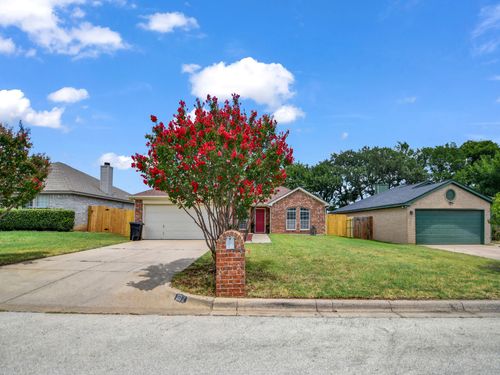 617 Oak View Court, Azle, TX, 76020 | Card Image
