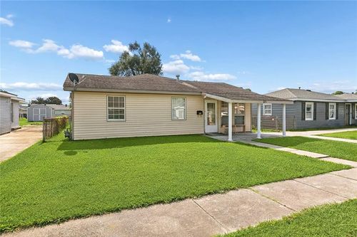21 Mason St, Gretna, LA, 70053-7015 | Card Image