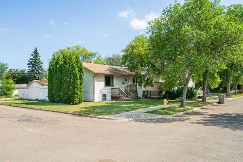 {{alt}} | Card Image