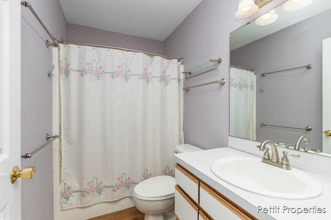 UNIT-32 - 5869 Crosswinds Dr, Condo with 2 bedrooms, 2 bathrooms and null parking in Norton Shores MI | Image 18
