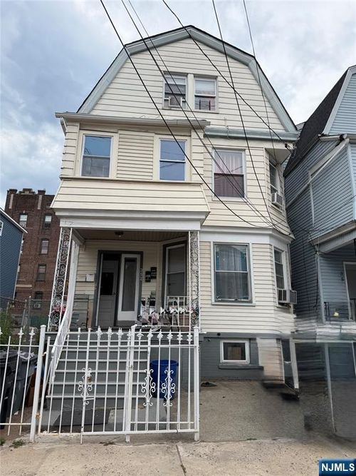 352 7th St, Harrison, NJ, 07029-2006 | Card Image