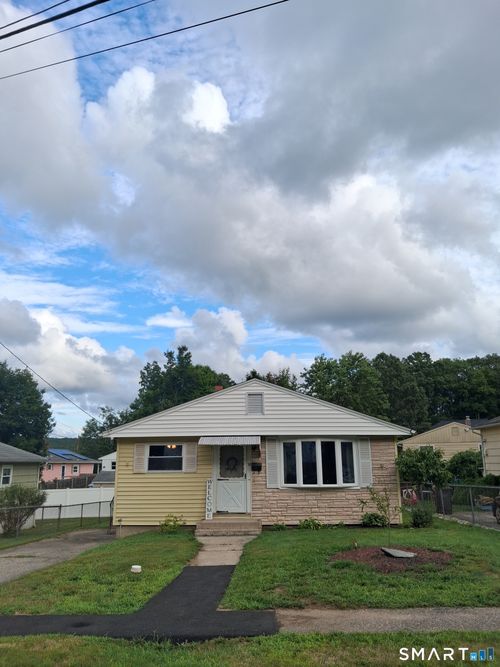 38 Elaine Dr, Ansonia, CT, 06401-3007 | Card Image