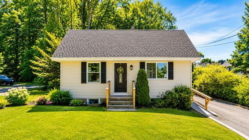 11 Idaho St, Portland, ME, 04103-3817 | Card Image