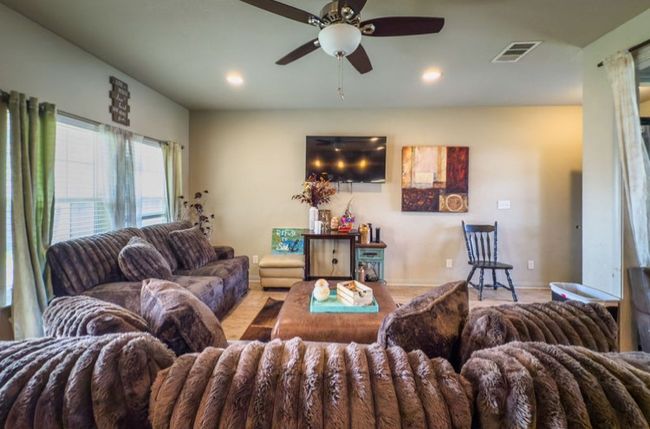 310 N Bermuda St, House other with 3 bedrooms, 2 bathrooms and null parking in Lacy Lakeview TX | Image 10