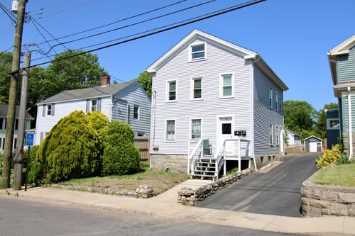 2-12 Robinson St, Pawcatuck, CT, 06379-1621 | Card Image