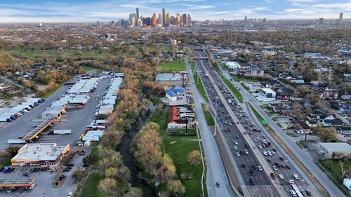 2636 North Fwy, Houston, TX, 77009-3928 | Card Image