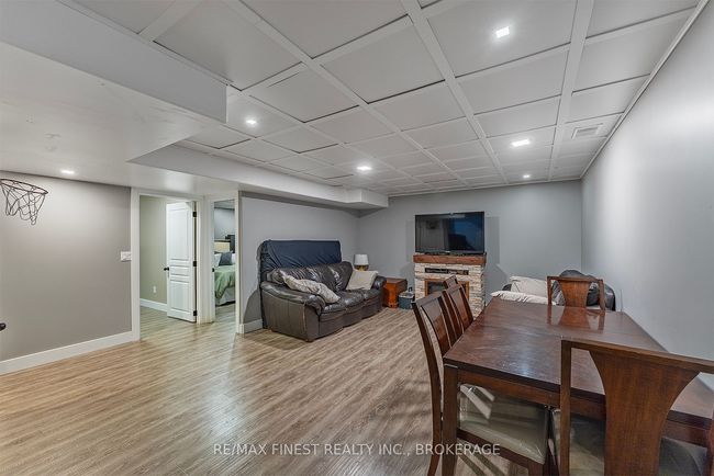 29 Cummings Rd, House other with 6 bedrooms, 5 bathrooms and 6 parking in Lyn ON | Image 13