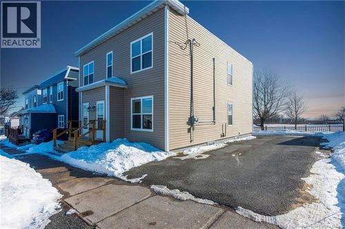 704 Beaconsfield Ave, Saint John, NB, E2M2K7 | Card Image