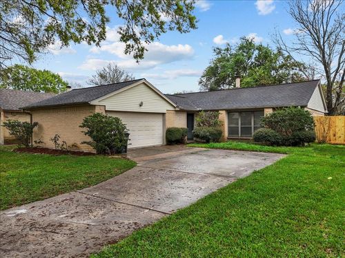 2823 Forest Point Dr, League City, TX, 77573-5735 | Card Image