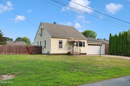 82 Cady Ave, Schenectady, NY, 12303-1547 | Card Image