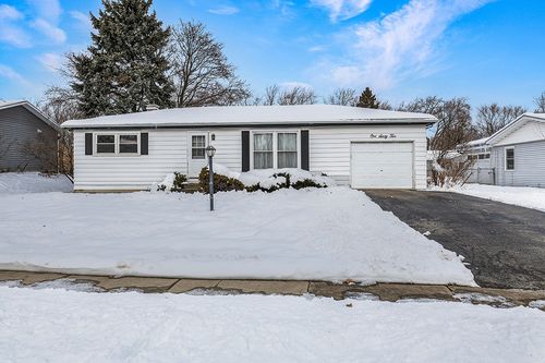 30W162 Claymore Ln, Naperville, IL, 60563-1851 | Card Image