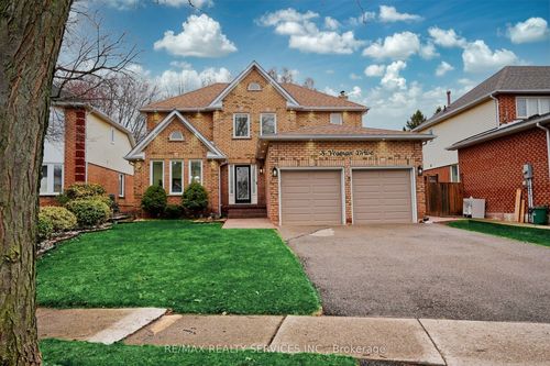 8 Yeoman Dr, Brantford, ON, N3R7S8 | Card Image