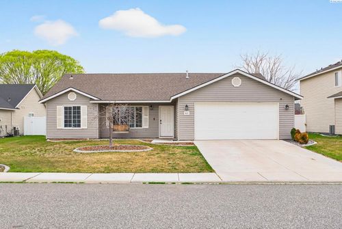 8117 Kootenay Ct, Pasco, WA, 99301-6799 | Card Image