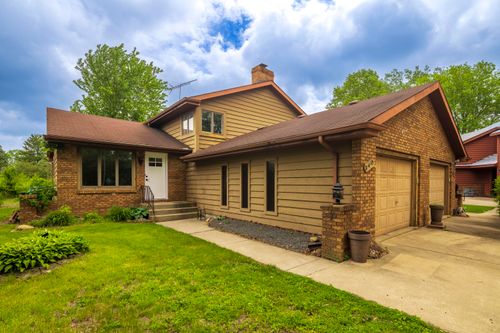 340 Golfview Dr, Schererville, IN, 46375-2042 | Card Image