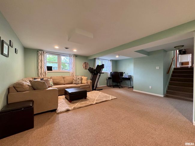 940 Memorial Dr, House other with 3 bedrooms, 2 bathrooms and null parking in Macomb IL | Image 17