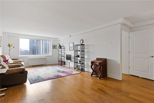 402-2479 Peachtree Rd Ne, Atlanta, GA, 30305-4130 | Card Image