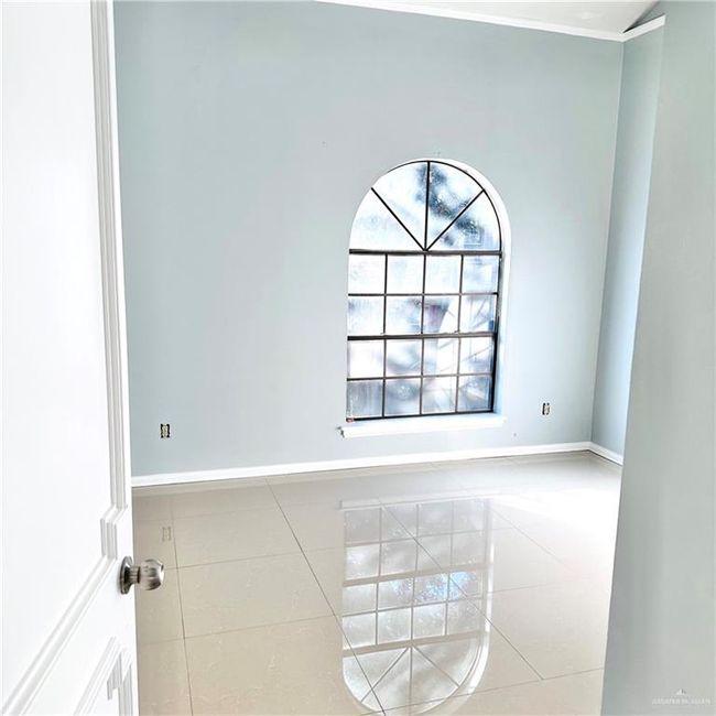Empty room with tile patterned flooring | Image 15