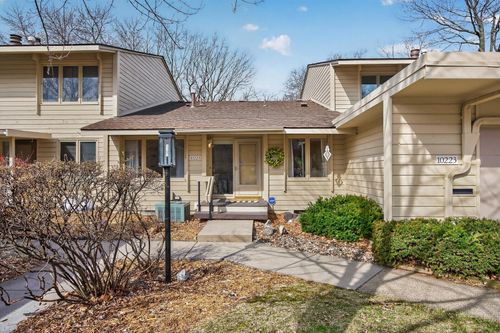 10223 Scarborough Rd, Bloomington, MN, 55437-2516 | Card Image