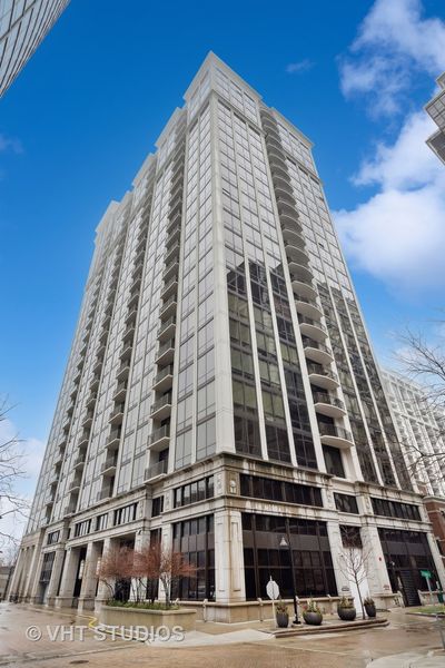 402 - 233 E 13th Street, Condo with 2 bedrooms, 2 bathrooms and 1 parking in Chicago IL | Image 1