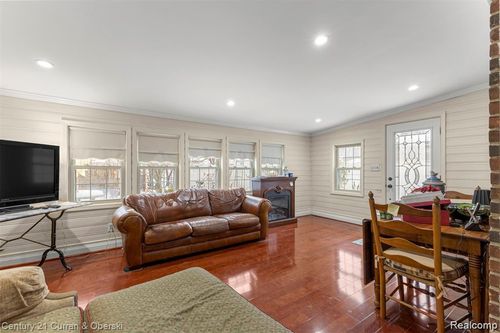 7941 N Charlesworth St, Dearborn Heights, MI, 48127-1608 | Card Image