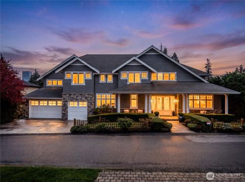 10021 Ne 16th Pl, Bellevue, WA, 98004-3537 | Card Image