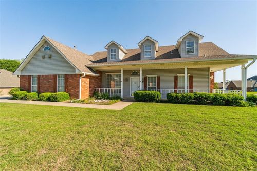 2 Lancet Cir, Shawnee, OK, 74804-3243 | Card Image