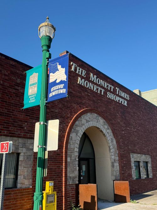 505 E Broadway St, Monett, MO, 65708-2333 | Card Image