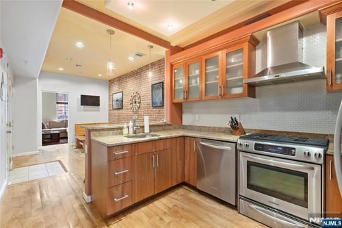 933 Garden St, Hoboken, NJ, 07030-4254 | Card Image