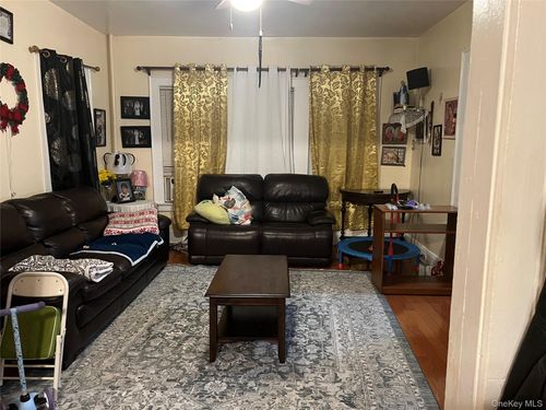 83 Roger Ave, Inwood, NY, 11096-1717 | Card Image