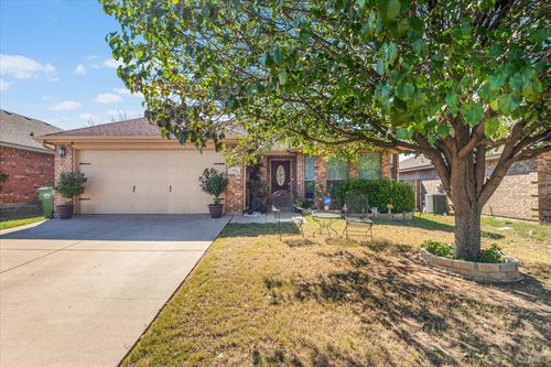 9225 Marilyn Dr, White Settlement, TX, 76108-3562 | Card Image