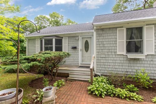8 Sanderson Dr, Plymouth, MA, 02360-1426 | Card Image