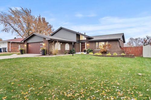 8433 Wheeler Dr, Orland Park, IL, 60462-4934 | Card Image