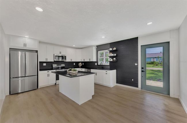 1757 Mova St, House other with 3 bedrooms, 1 bathrooms and null parking in SARASOTA FL | Image 4