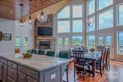 27 Country Beech Ln, Burnsville, NC, 28714-0440 | Card Image