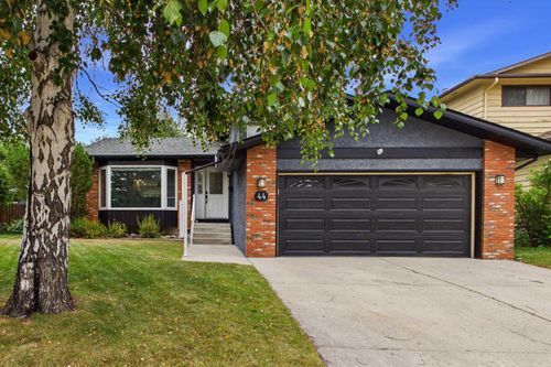 44 Woodbrook Pl Sw, Calgary, AB, T2W3Z4 | Card Image
