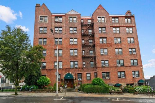 4f-19 S Broadway, Tarrytown, NY, 10591-4009 | Card Image