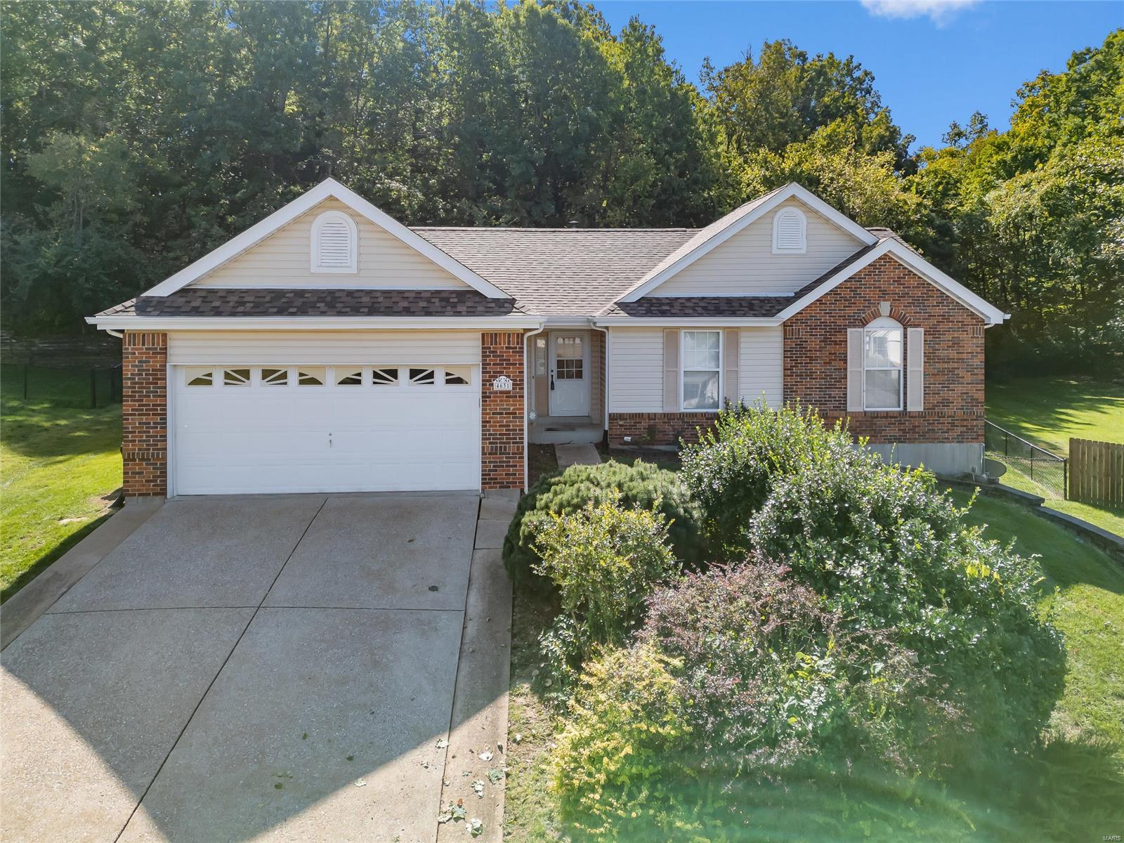 Greenore Dr, High Ridge, MO 63049