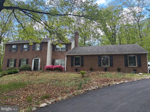 1231 Lindy Ter, BOILING SPRINGS, PA, 17007-9634 | Card Image