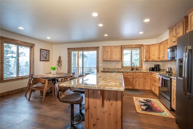 Kitchen & dining area | Image 7
