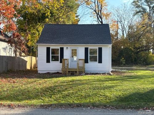 200 Marion Ave, Waterford, MI, 48328-3228 | Card Image