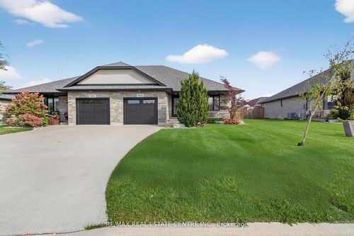 520 Molinari St, Sarnia, ON, N7W0B3 | Card Image