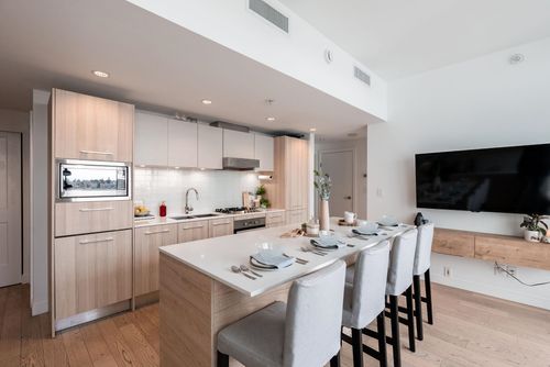 1801-4638 Gladstone St, Vancouver, BC, V5N0G5 | Card Image