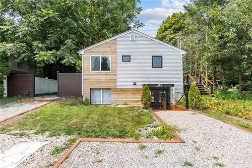 137 Overlook Dr, East Greenwich, RI, 02818-4700 | Card Image