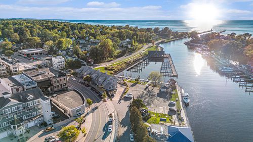 apt-4-259 Kalamazoo St, South Haven, MI, 49090-1391 | Card Image