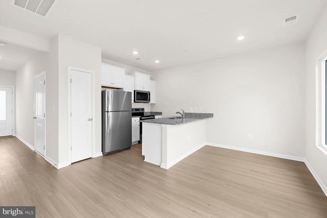 8124 Bartholomew Ct, Townhouse with 3 bedrooms, 3 bathrooms and null parking in BALTIMORE MD | Image 7