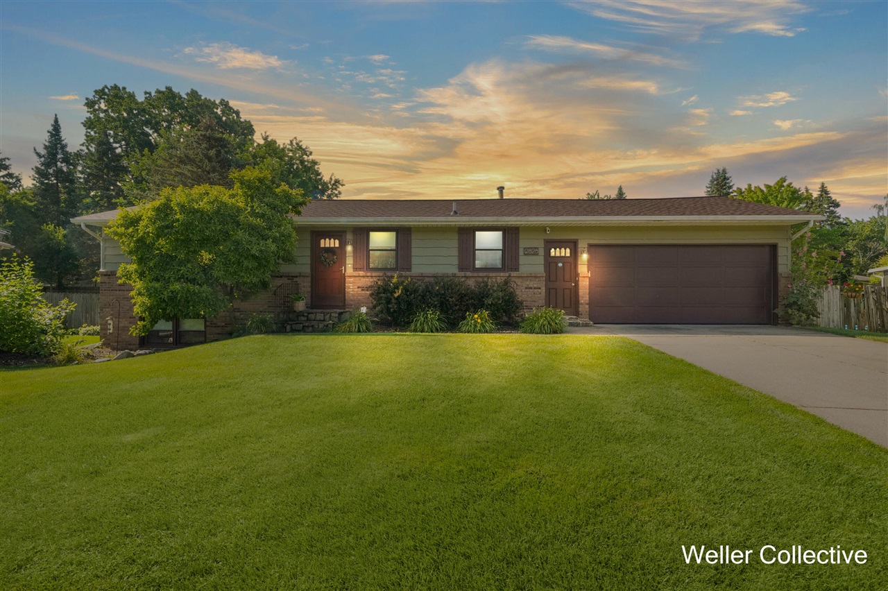 Bluewater Ln, Grandville, MI 49418