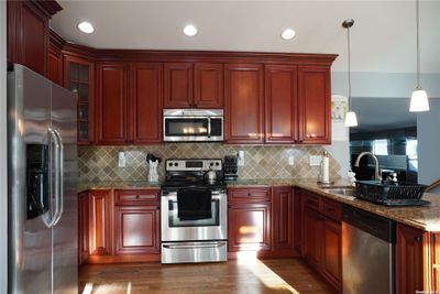 Beautiful Large Kitchen w/SS Appliances | Image 2