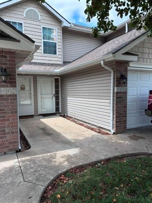 13664 Oak Valley Dr, Platte City, MO, 64079-7828 | Card Image