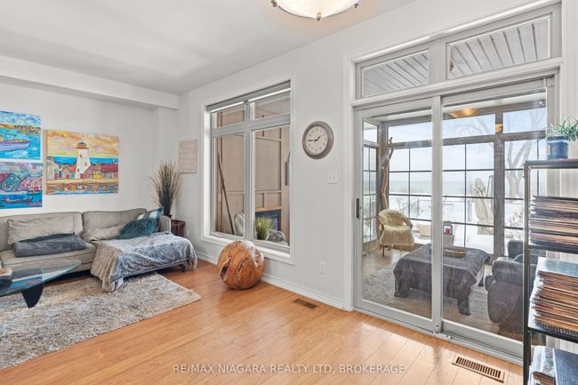 1069 Beach Blvd, House attached with 2 bedrooms, 4 bathrooms and 2 parking in Hamilton ON | Image 12
