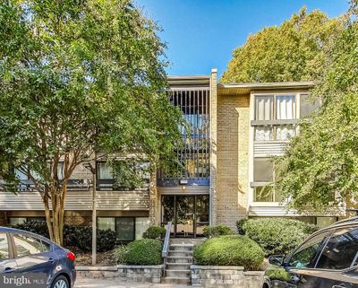 201 - 2120 Green Watch Way, Condo with 2 bedrooms, 2 bathrooms and null parking in RESTON VA | Image 1